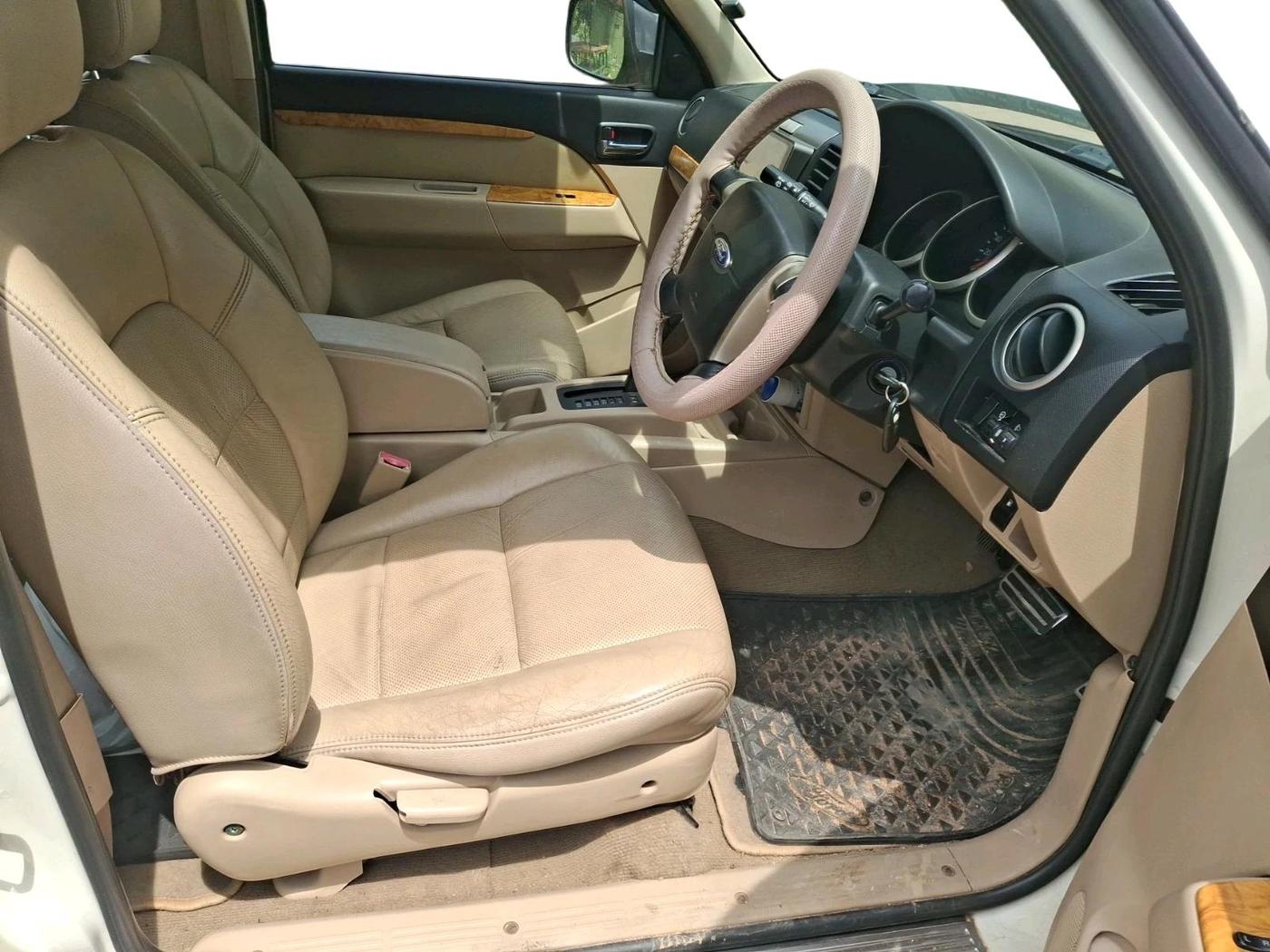 2011 Ford Endeavour 3.0L 4X2 AT, Diesel, Automatic, 90,149 km, interior