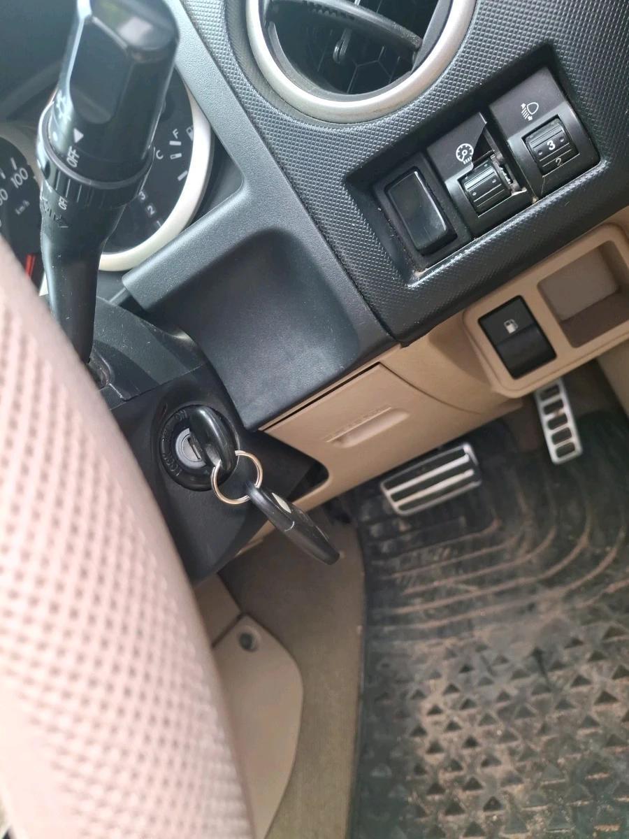 2011 Ford Endeavour 3.0L 4X2 AT, Diesel, Automatic, 90,149 km, interior