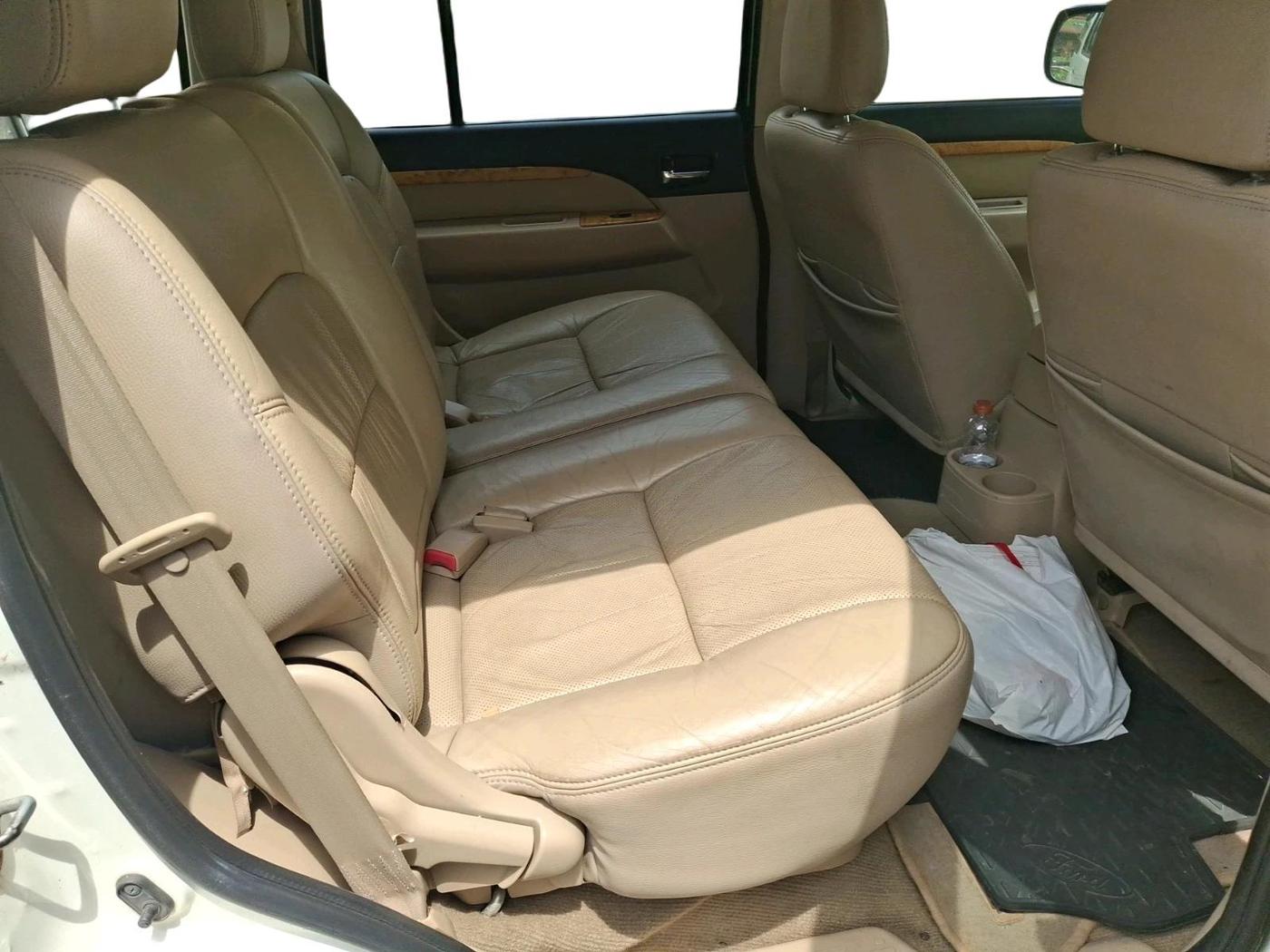 2011 Ford Endeavour 3.0L 4X2 AT, Diesel, Automatic, 90,149 km, interior