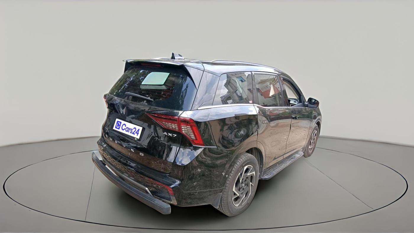 2026 Mahindra XUV 7XO AX7 2WD Petrol 2.0L Turbo Automatic 7 STR, Petrol, Automatic, 4,091 km, exterior