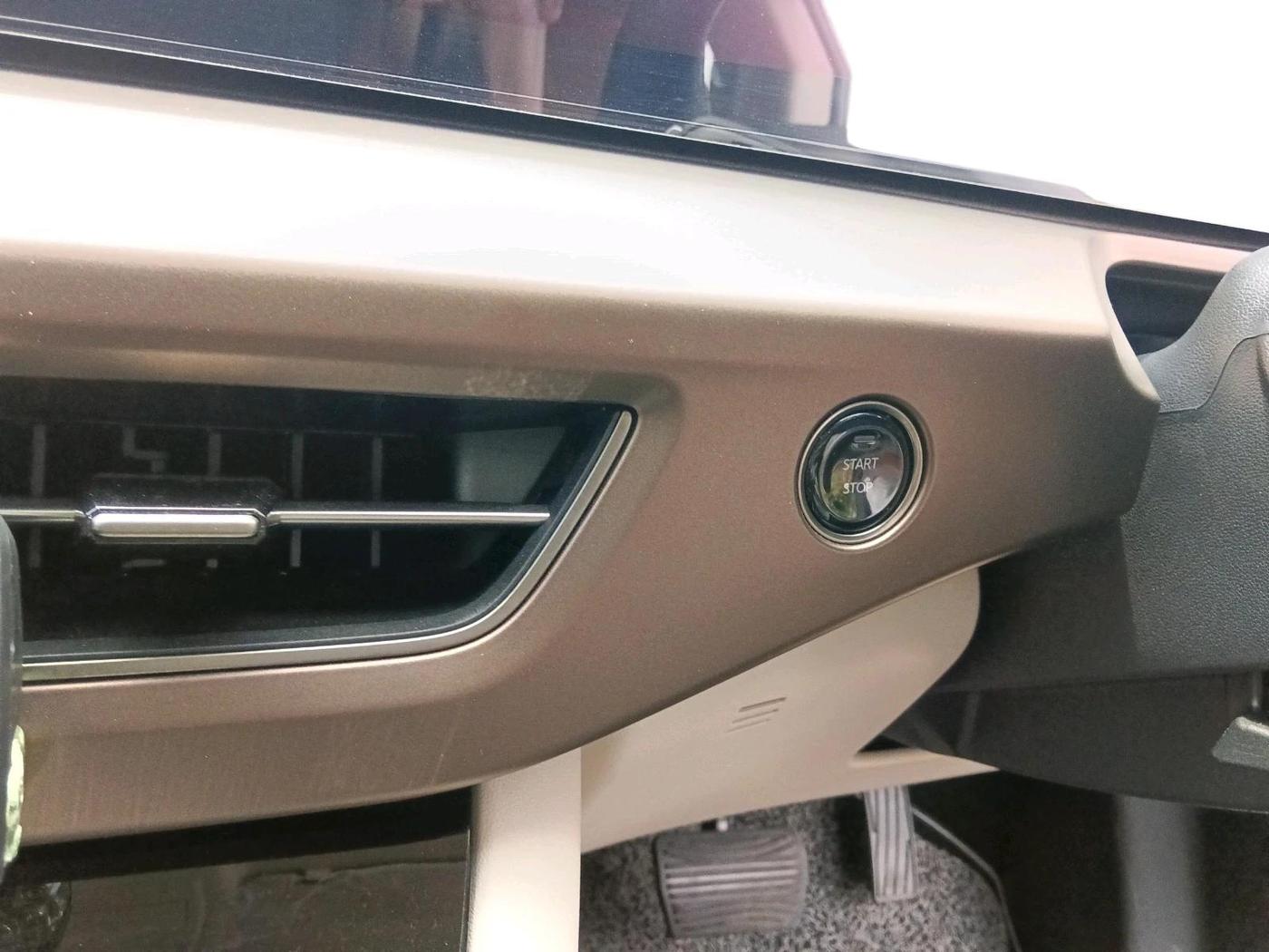 2026 Mahindra XUV 7XO AX7 2WD Petrol 2.0L Turbo Automatic 7 STR, Petrol, Automatic, 4,091 km, interior