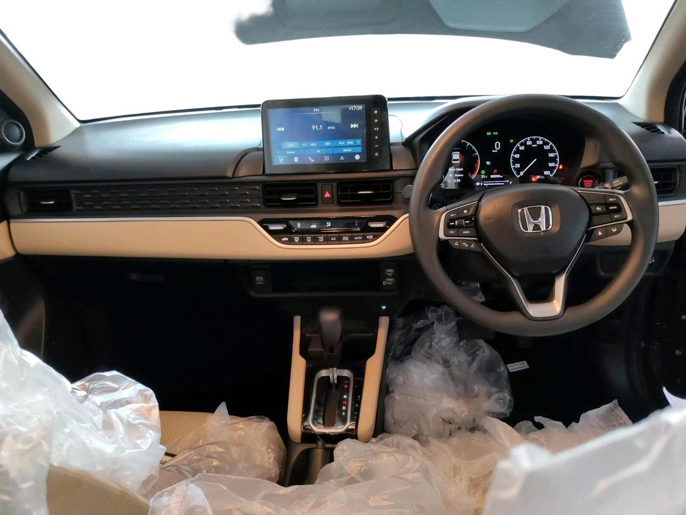 2026 Honda Amaze ZX 1.2 Petrol CVT, Petrol, Automatic, 200 km, interior