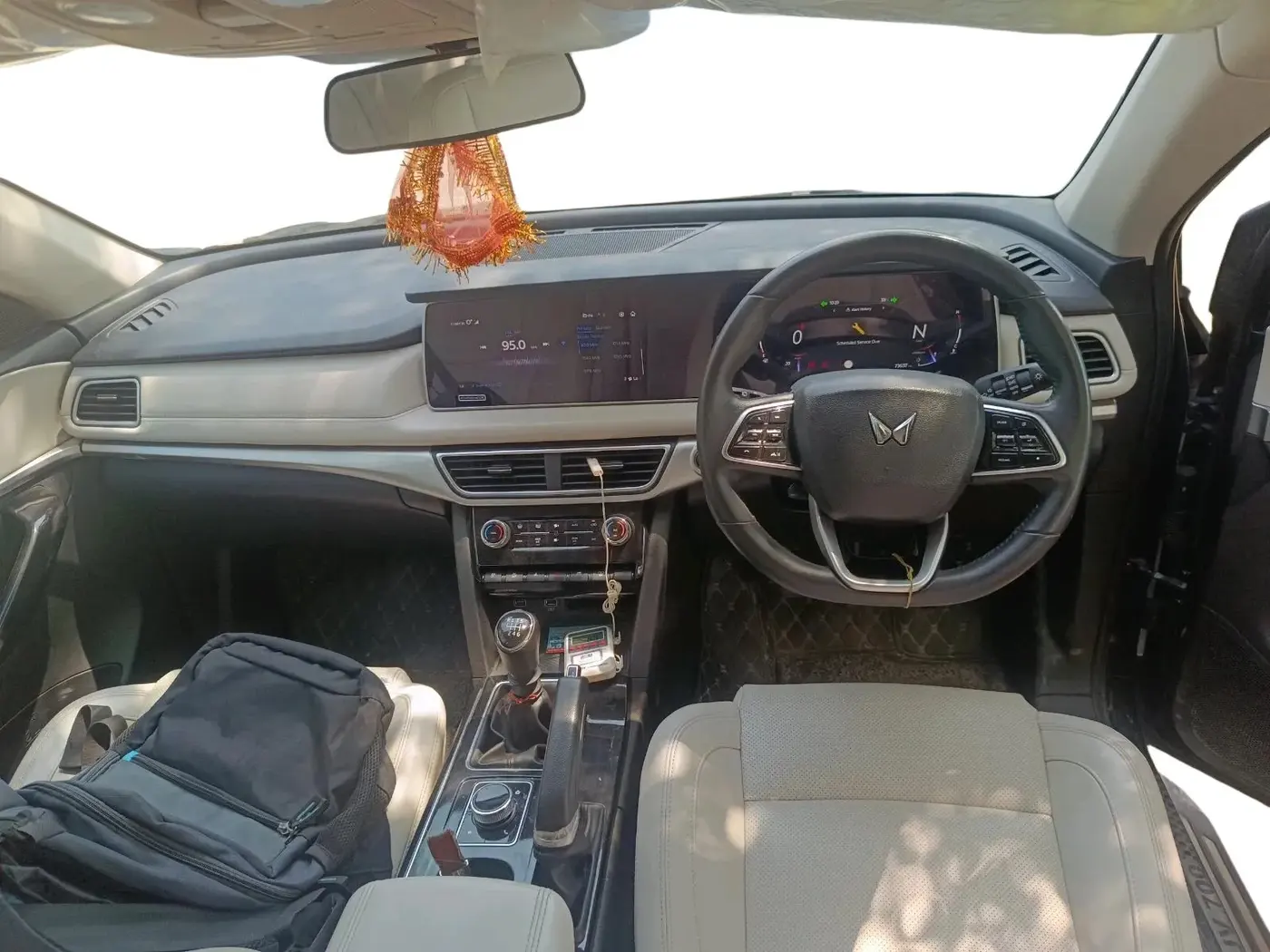 2023 Mahindra XUV700 AX 7 P MT 7 STR, Petrol, Manual, 73,637 km, interior