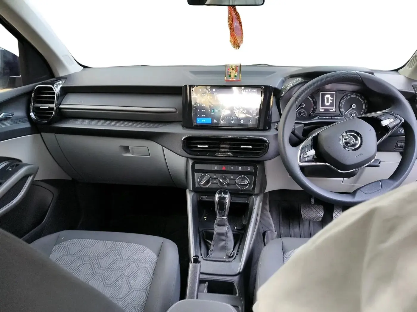 2025 Skoda Kylaq Signature AT, Petrol, Automatic, 4,208 km, interior