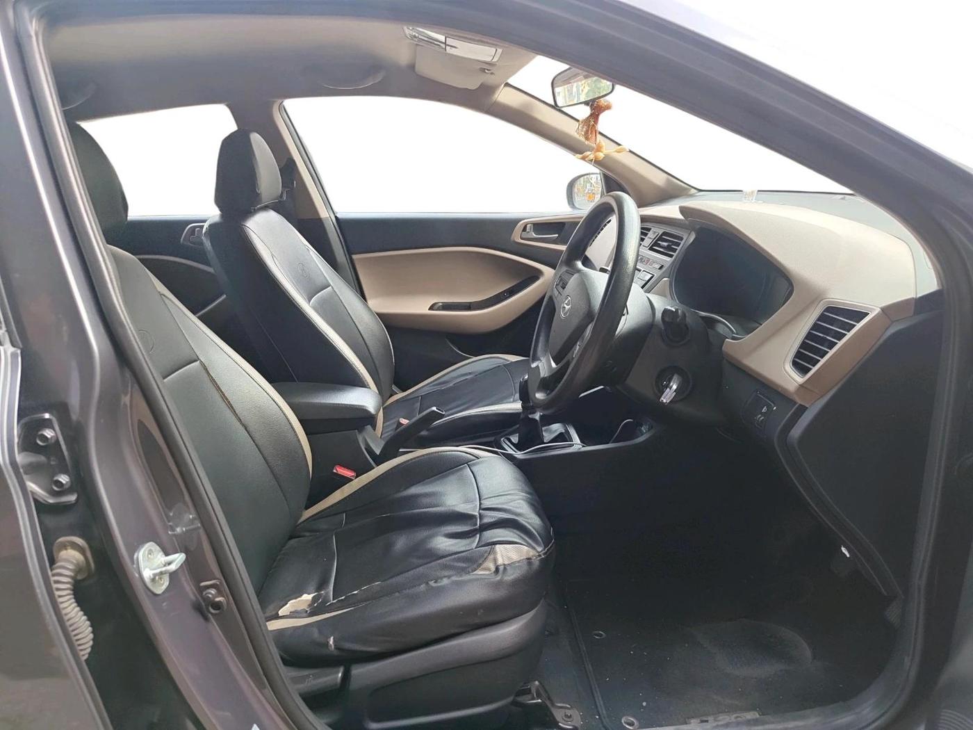 2015 Hyundai i20 SPORTZ 1.4 AT, Petrol, Automatic, 61,011 km, interior