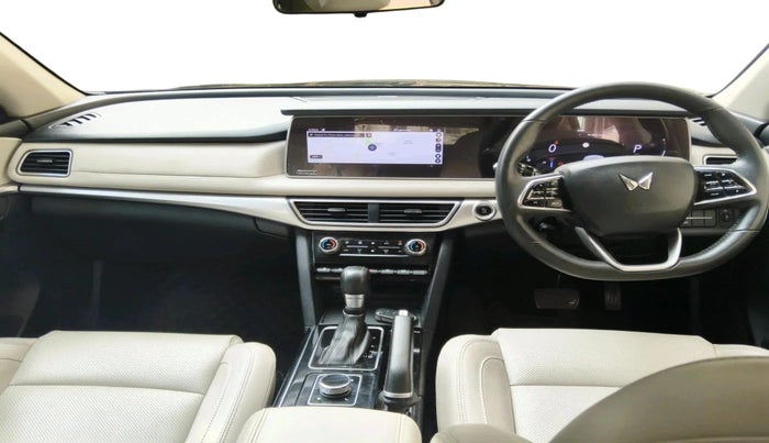 2022 Mahindra XUV700 AX 7 P AT 7 STR, Petrol, Automatic, 67,000 km, interior