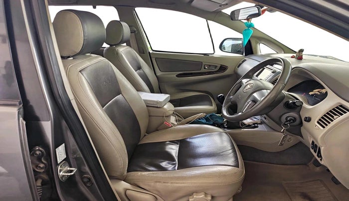 2014 Toyota Innova 2.5 VX 7 STR, Diesel, Manual, 1,94,161 km, interior