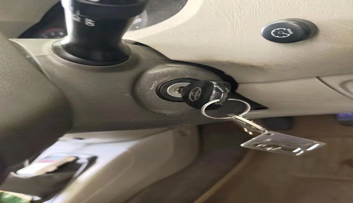 2014 Toyota Innova 2.5 VX 7 STR, Diesel, Manual, 1,94,161 km, interior