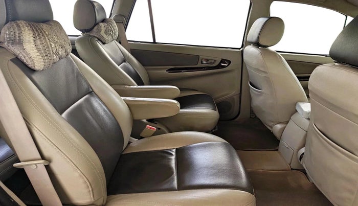 2014 Toyota Innova 2.5 VX 7 STR, Diesel, Manual, 1,94,161 km, interior