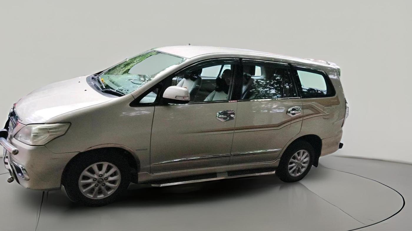 2014 Toyota Innova 2.5 ZX 7 STR, Diesel, Manual, 2,25,556 km, exterior