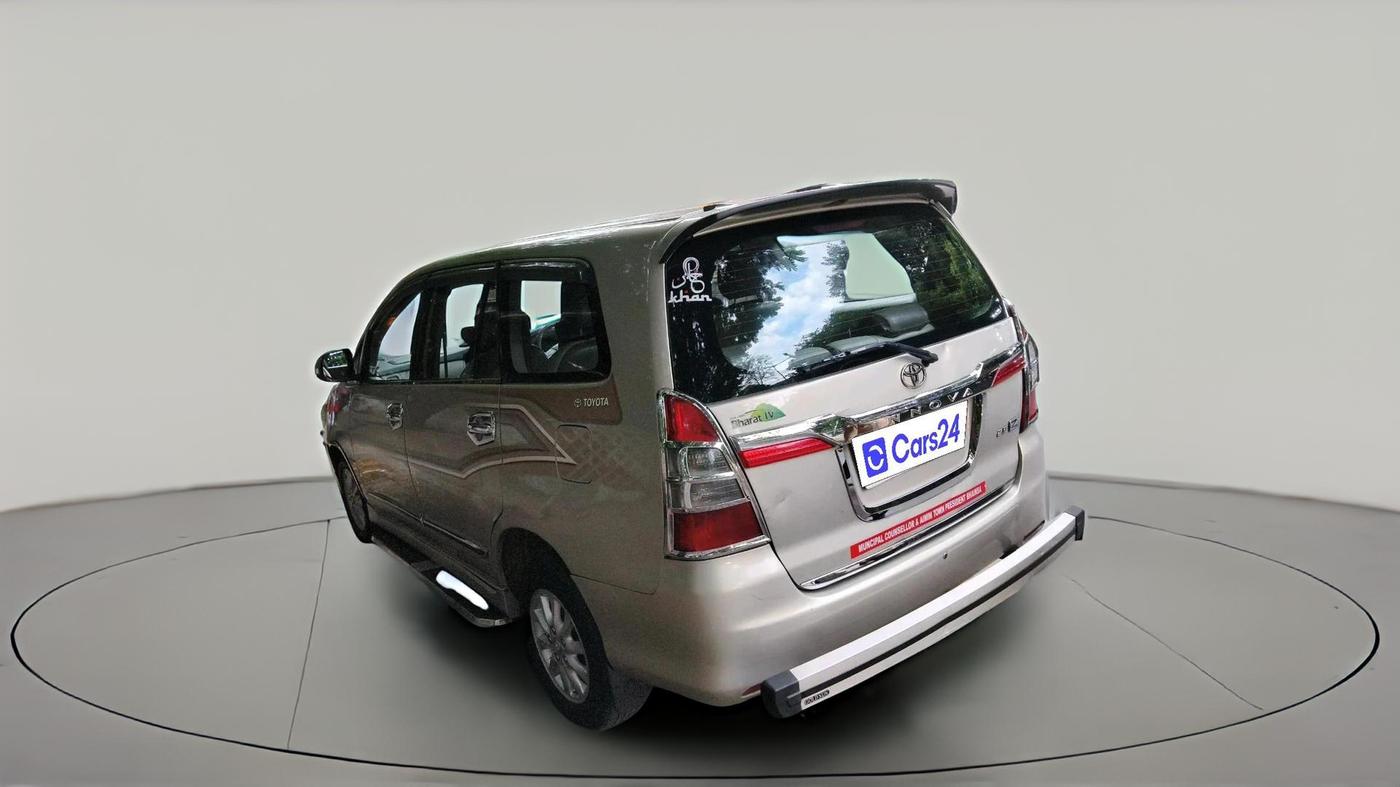 2014 Toyota Innova 2.5 ZX 7 STR, Diesel, Manual, 2,25,556 km, exterior