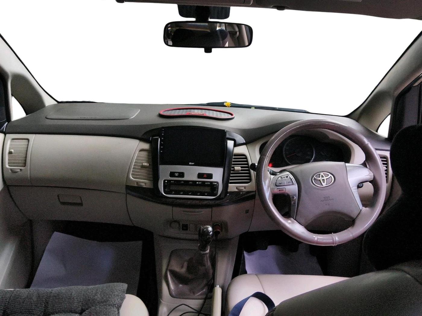2014 Toyota Innova 2.5 ZX 7 STR, Diesel, Manual, 2,25,556 km, interior