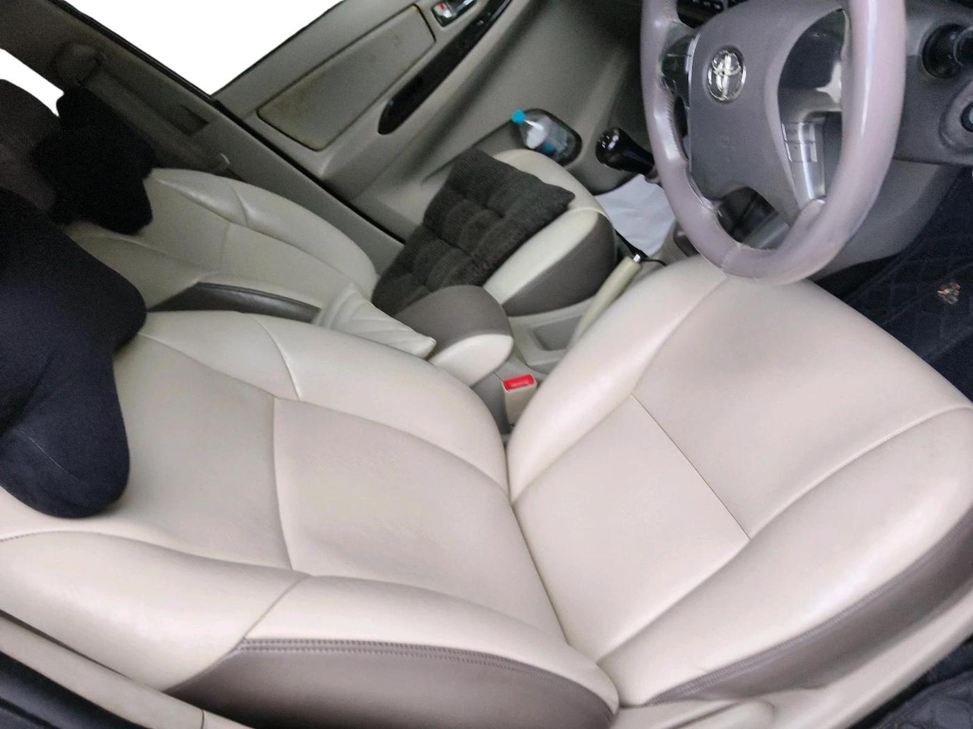 2014 Toyota Innova 2.5 ZX 7 STR, Diesel, Manual, 2,25,556 km, interior