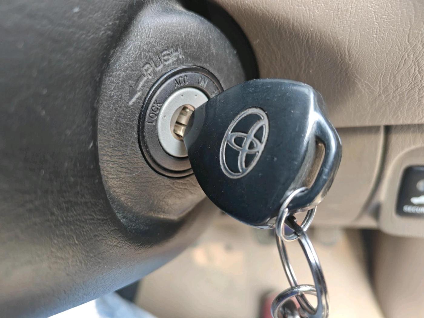 2015 Toyota Innova 2.5 VX 8 STR, Diesel, Manual, 3,43,102 km, interior