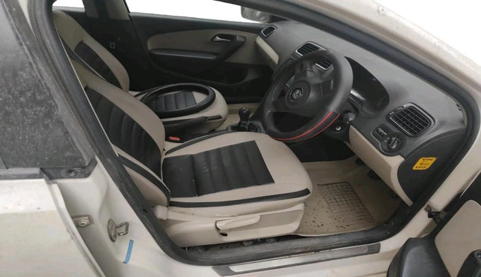 2012 Volkswagen Polo COMFORTLINE 1.2L, Diesel, Manual, 1,23,457 km, interior