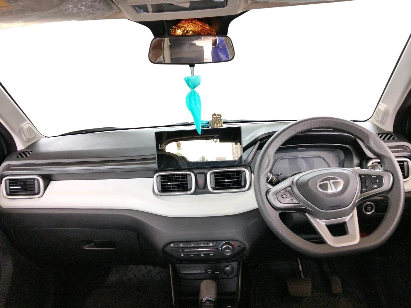2025 Tata PUNCH Accomplished Plus (S) AMT, Petrol, Automatic, 5,929 km, interior
