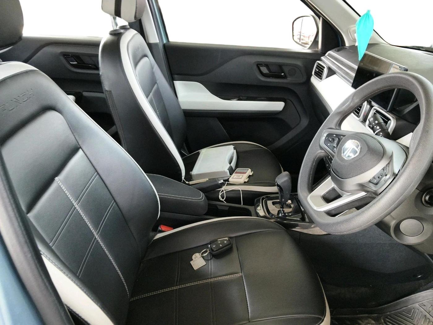 2025 Tata PUNCH Accomplished Plus (S) AMT, Petrol, Automatic, 5,929 km, interior