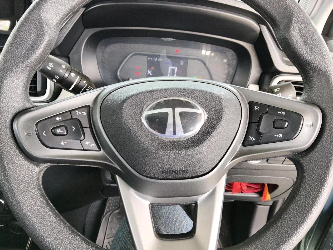 2025 Tata PUNCH Accomplished Plus (S) AMT, Petrol, Automatic, 5,929 km, interior