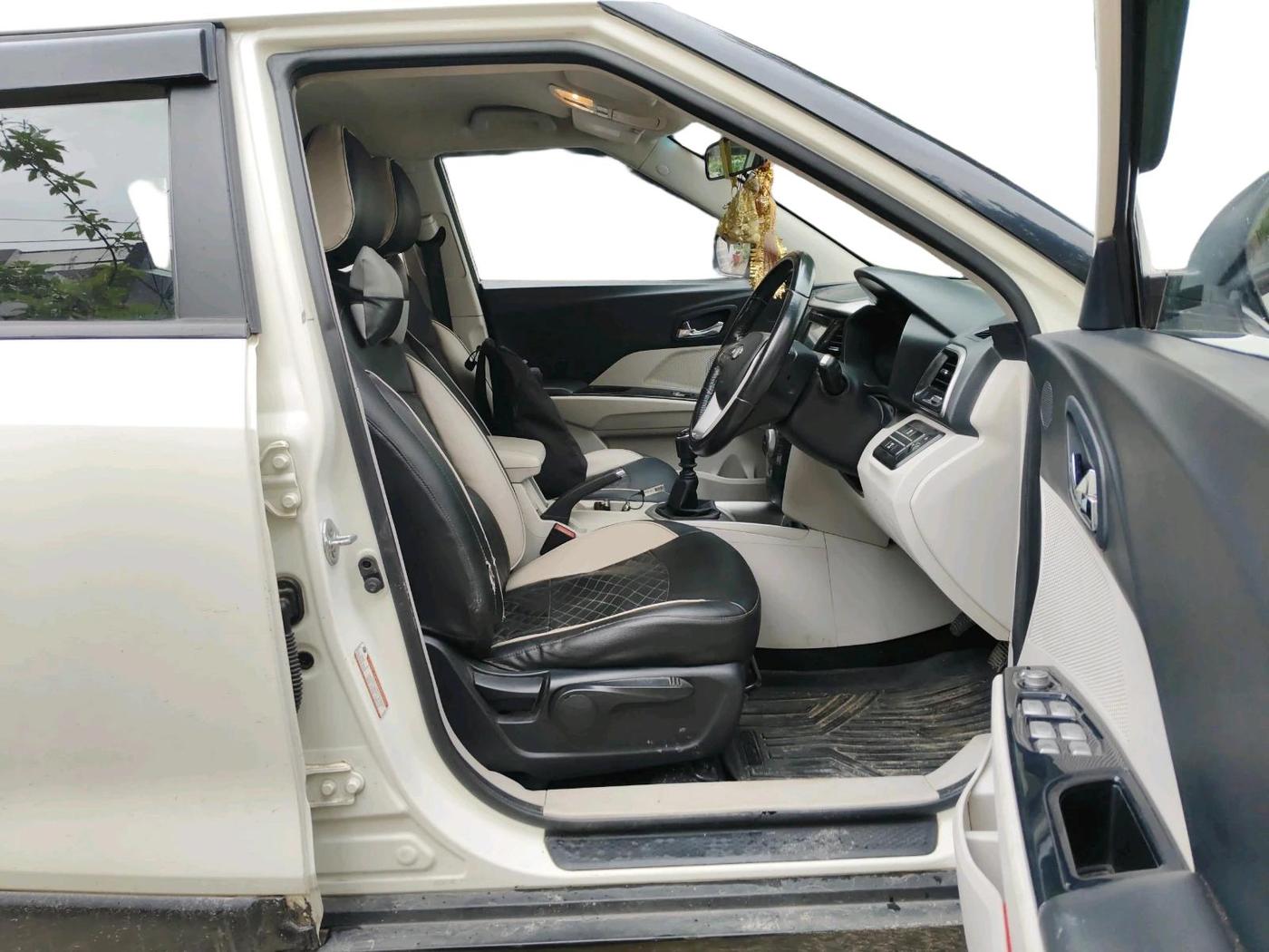 2019 Mahindra XUV300 W8 1.5 DIESEL, Diesel, Manual, 90,474 km, interior