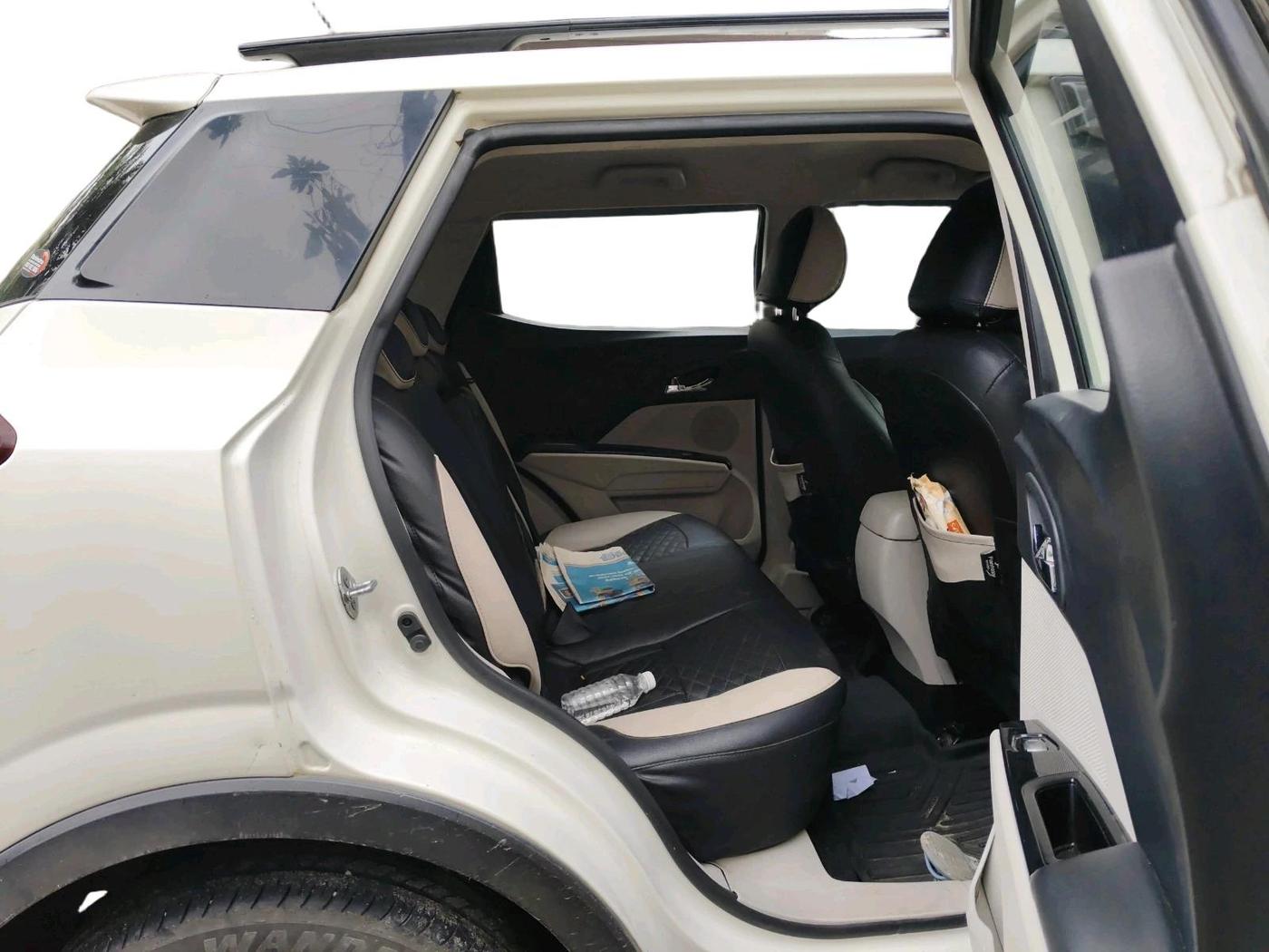 2019 Mahindra XUV300 W8 1.5 DIESEL, Diesel, Manual, 90,474 km, interior