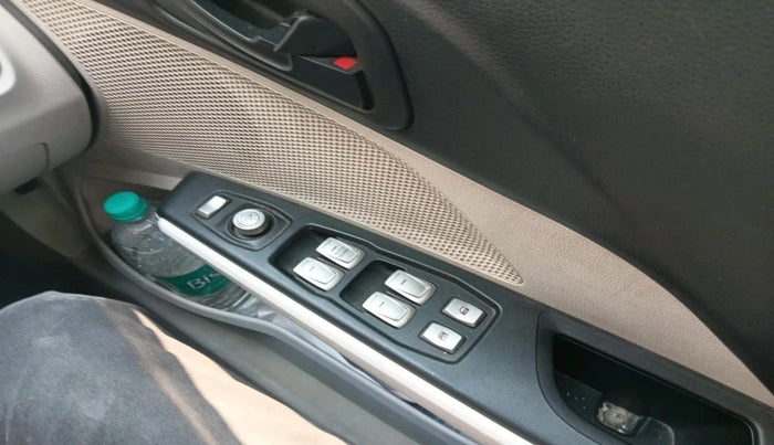 2021 Mahindra XUV300 W4 1.5 DIESEL, Diesel, Manual, 1,10,743 km, interior