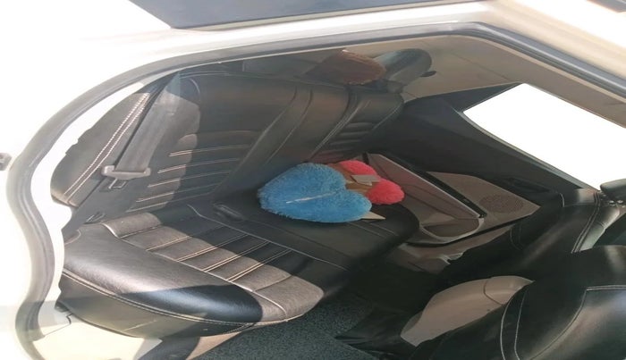 2021 Mahindra XUV300 W4 1.5 DIESEL, Diesel, Manual, 1,10,743 km, interior