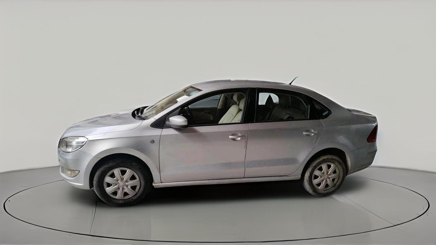 2014 Skoda Rapid AMBITION 1.6 TDI CR MT PLUS, Diesel, Manual, 1,25,431 km, exterior