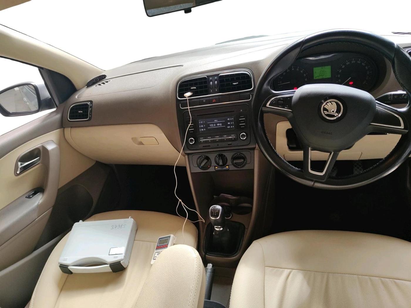2014 Skoda Rapid AMBITION 1.6 TDI CR MT PLUS, Diesel, Manual, 1,25,431 km, interior