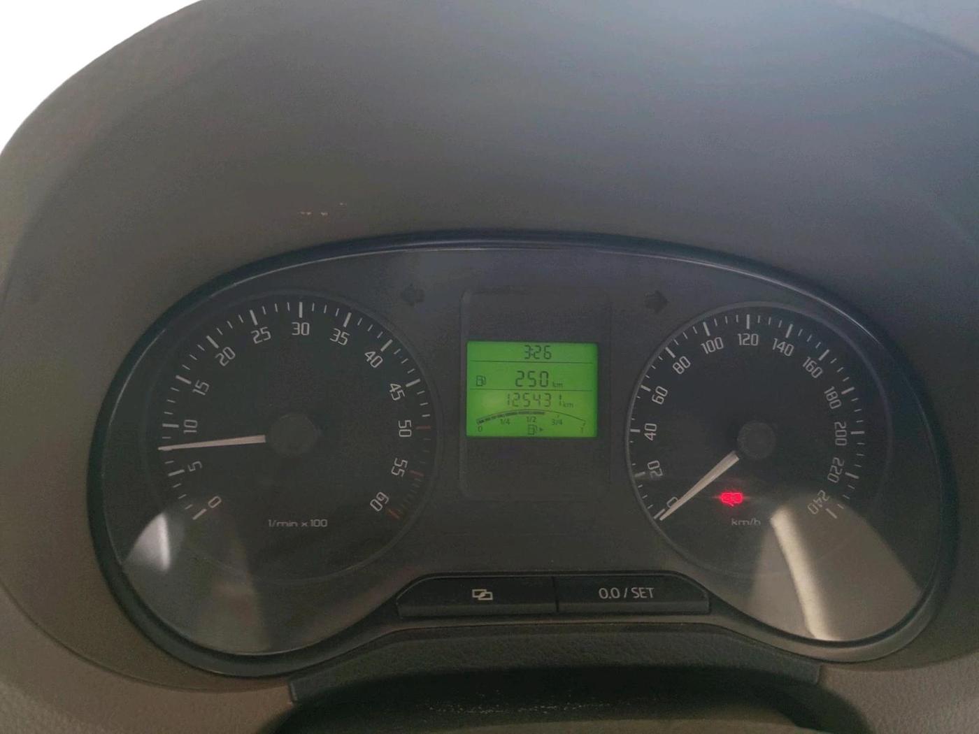 2014 Skoda Rapid AMBITION 1.6 TDI CR MT PLUS, Diesel, Manual, 1,25,431 km, interior