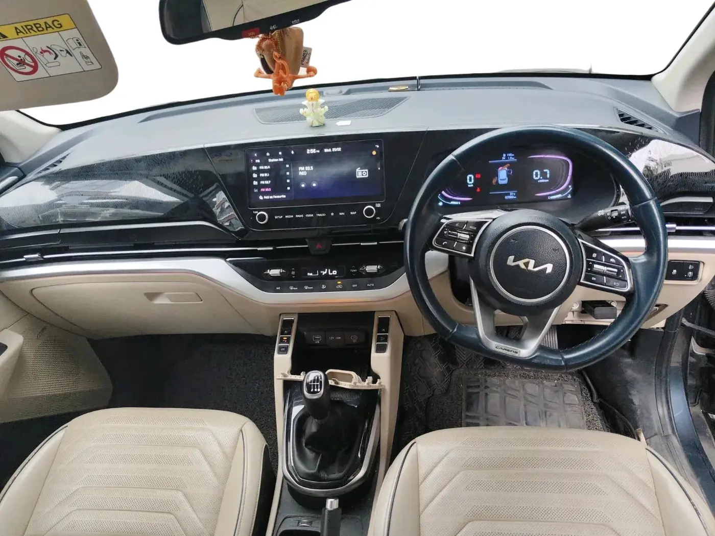 2022 KIA CARENS LUXURY PLUS 1.4 PETROL 7 STR, Petrol, Manual, 61,078 km, interior