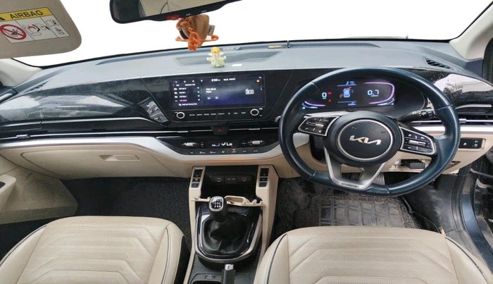 2022 KIA CARENS LUXURY PLUS 1.4 PETROL 7 STR, Petrol, Manual, 61,078 km, interior