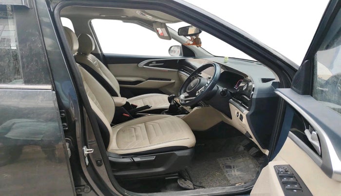 2022 KIA CARENS LUXURY PLUS 1.4 PETROL 7 STR, Petrol, Manual, 61,078 km, interior