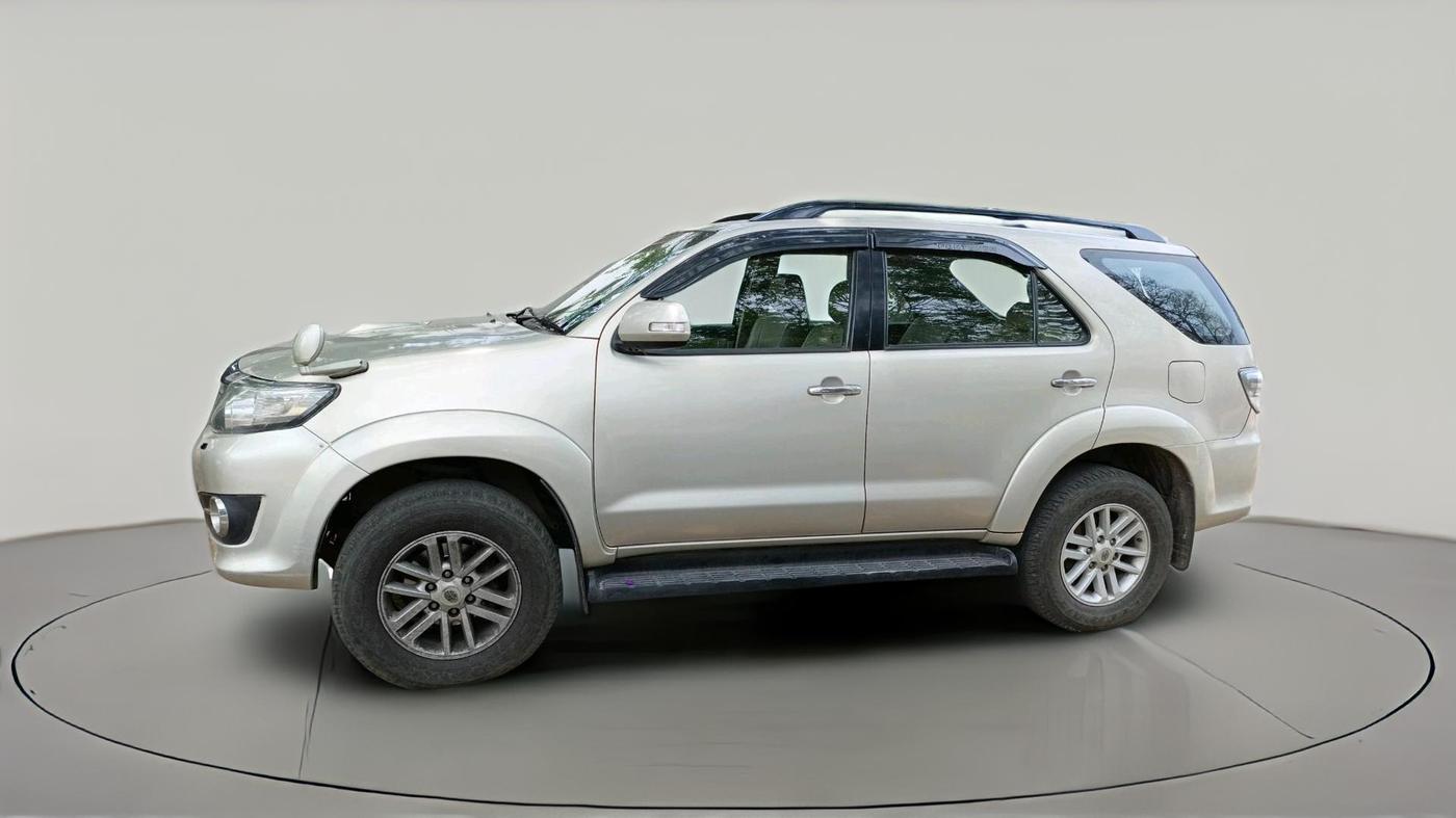 2014 Toyota Fortuner 3.0 4X2 AT, Diesel, Automatic, 1,04,018 km, exterior