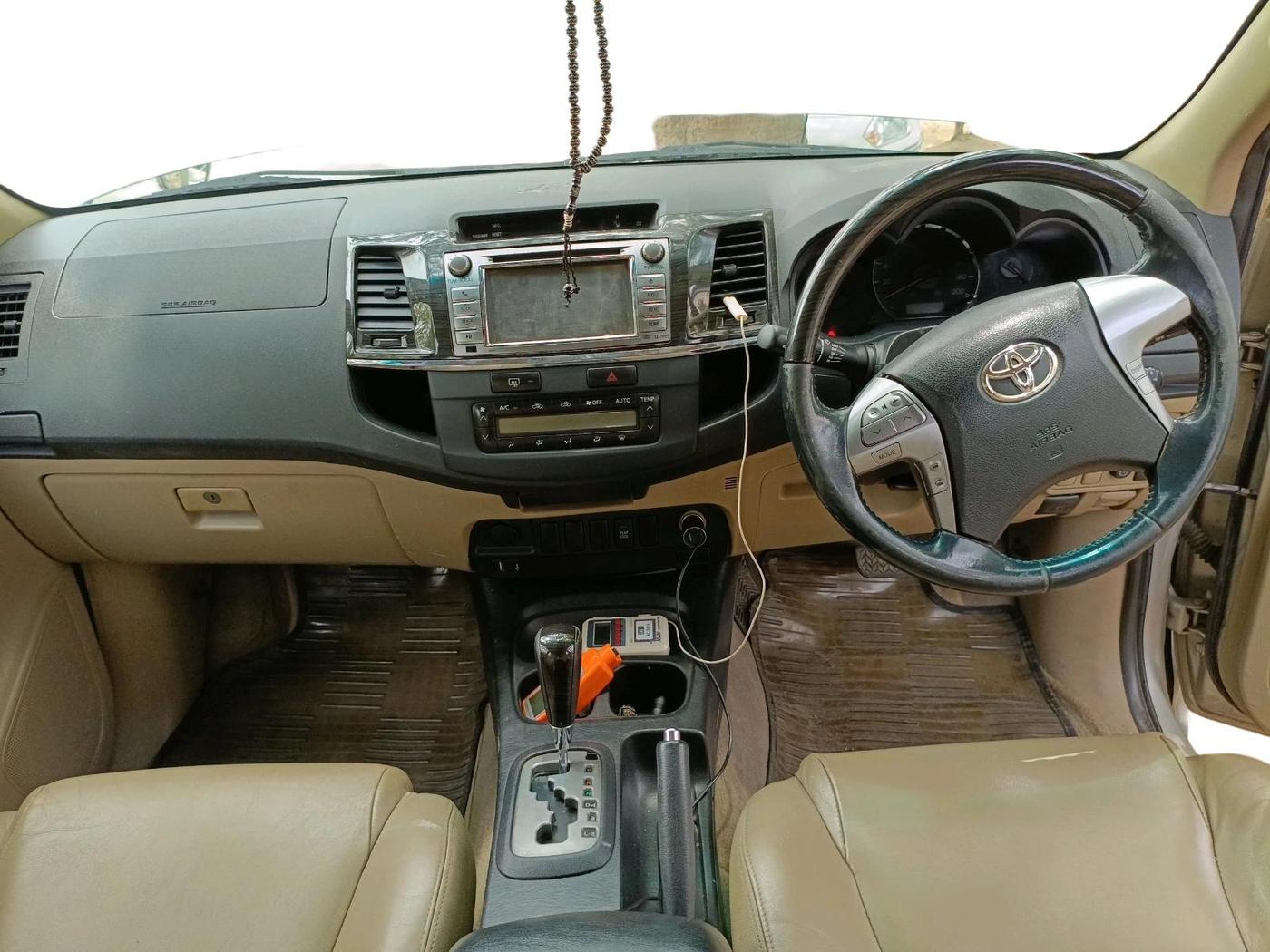 2014 Toyota Fortuner 3.0 4X2 AT, Diesel, Automatic, 1,04,018 km, interior