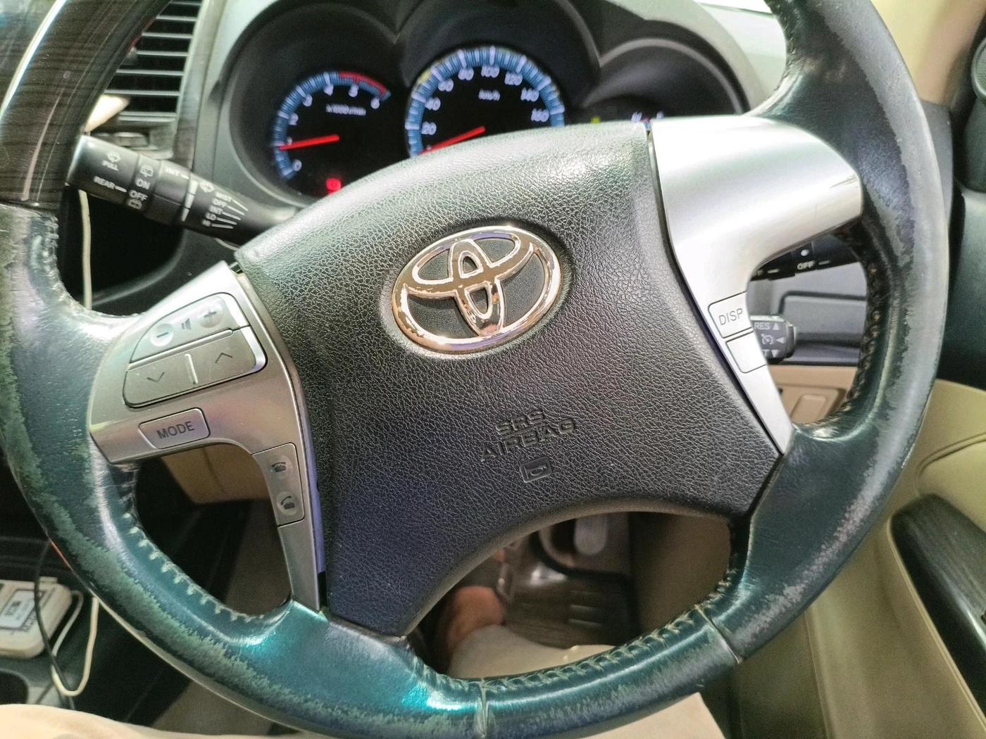 2014 Toyota Fortuner 3.0 4X2 AT, Diesel, Automatic, 1,04,018 km, interior