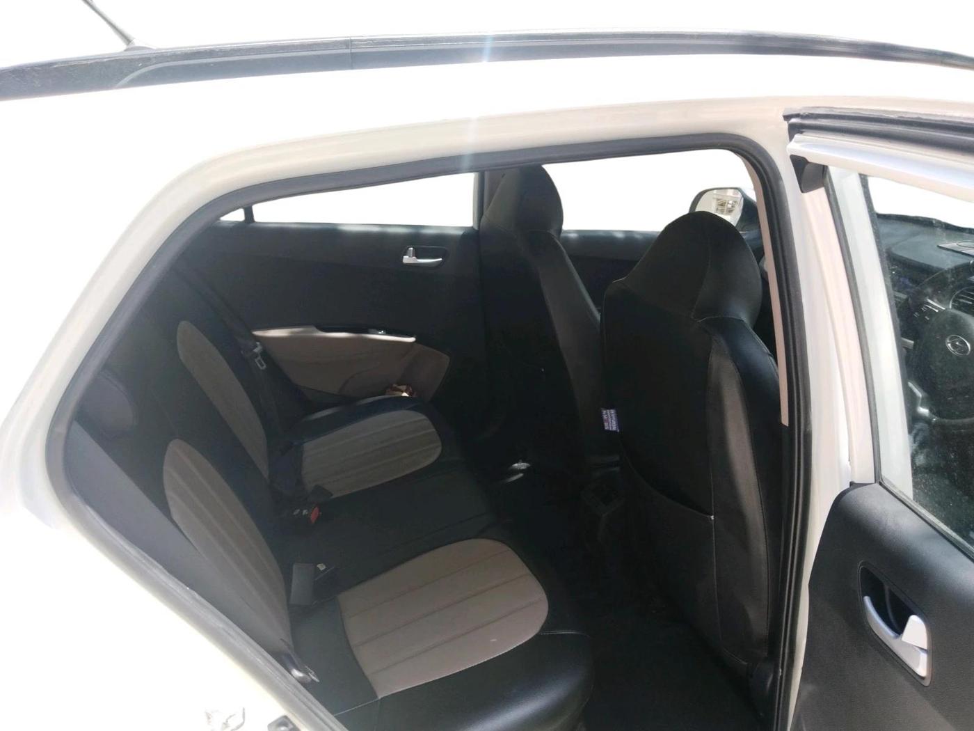 2016 Hyundai Grand i10 ASTA 1.2 KAPPA VTVT, Petrol, Manual, 1,16,991 km, interior
