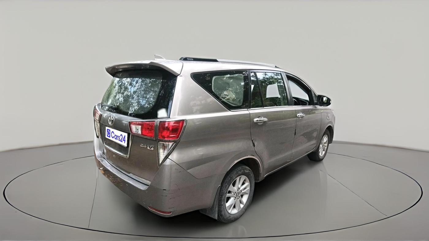 2016 Toyota Innova Crysta 2.4 VX 8 STR, Diesel, Manual, 2,18,904 km, exterior