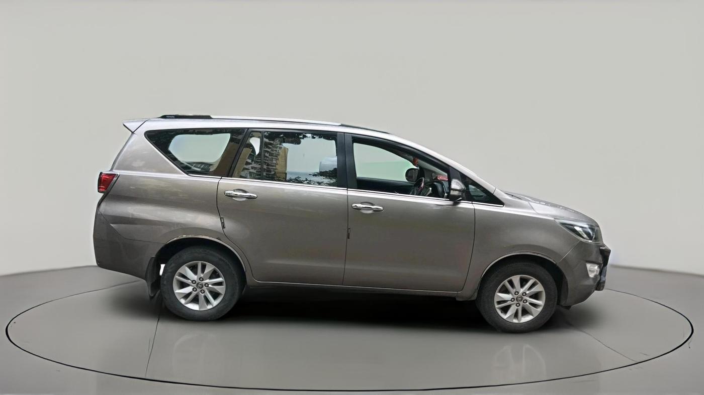 2016 Toyota Innova Crysta 2.4 VX 8 STR, Diesel, Manual, 2,18,904 km, exterior