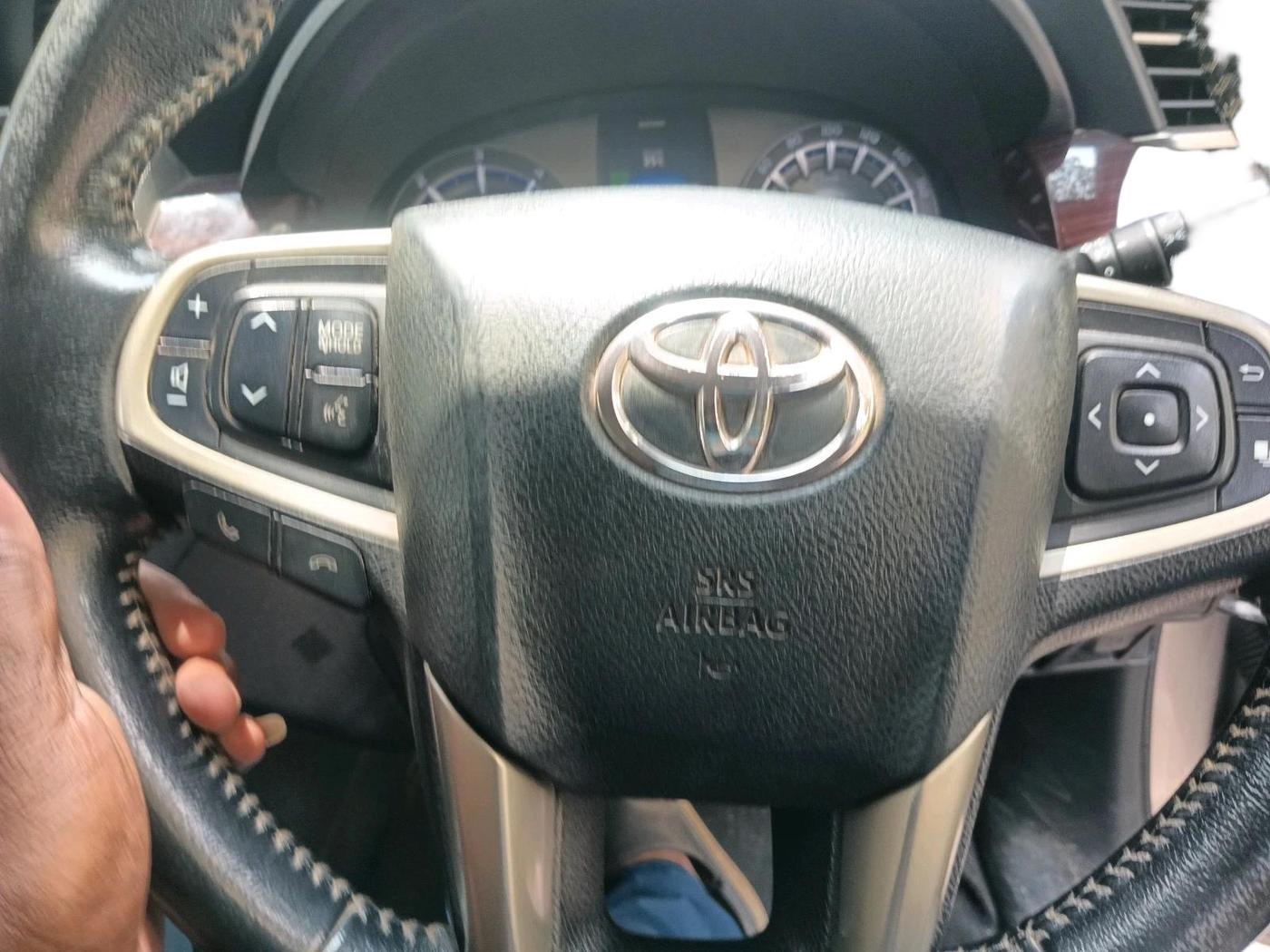 2016 Toyota Innova Crysta 2.4 VX 8 STR, Diesel, Manual, 2,18,904 km, interior
