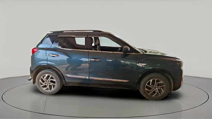 2023 Mahindra XUV300 W6 1.2 PETROL, Petrol, Manual, 30,455 km, exterior