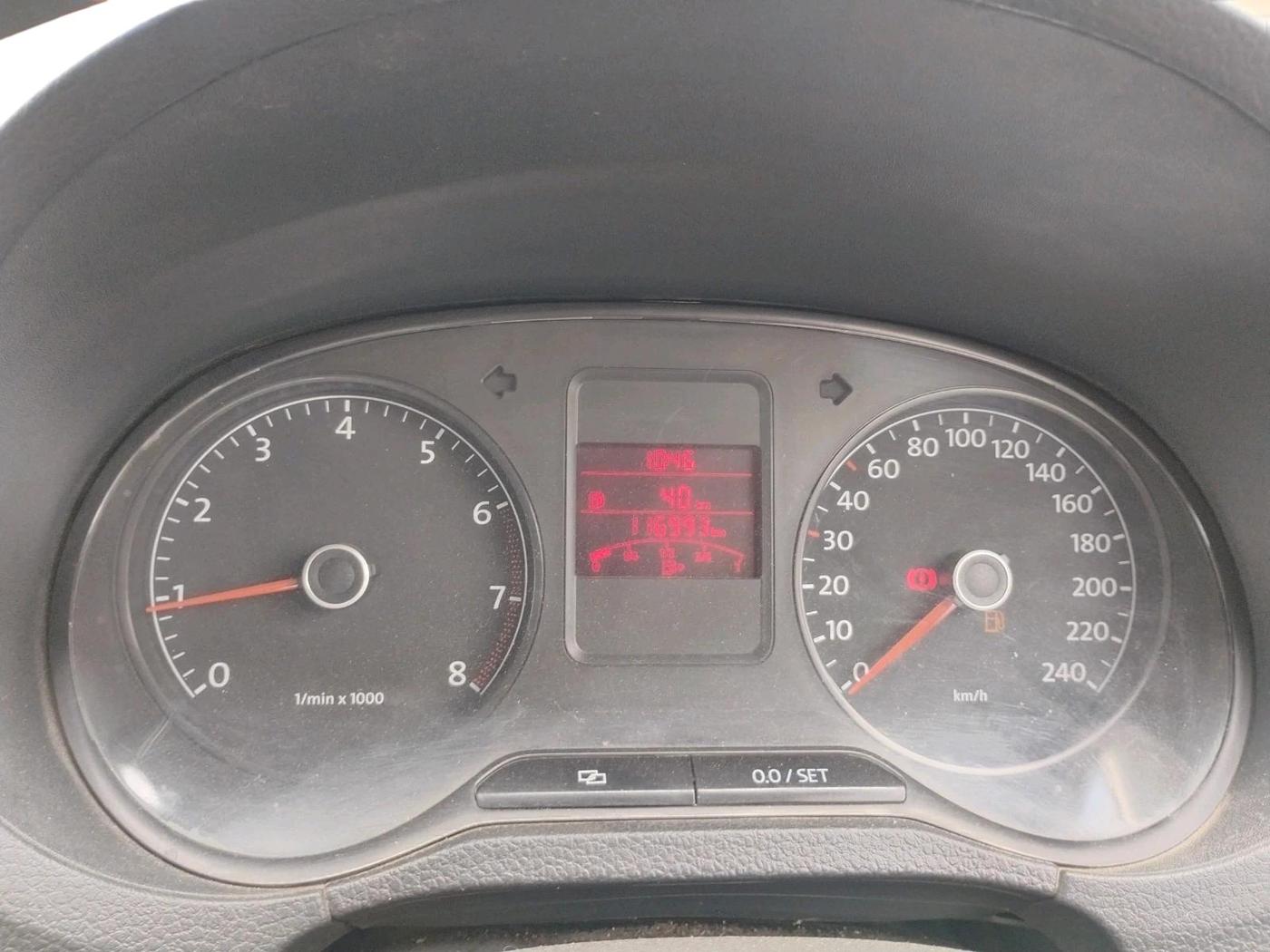 2011 Volkswagen Polo HIGHLINE1.2L, Petrol, Manual, 1,16,993 km, interior