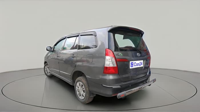 2013 Toyota Innova 2.5 GX 8 STR, Diesel, Manual, 2,20,962 km, exterior