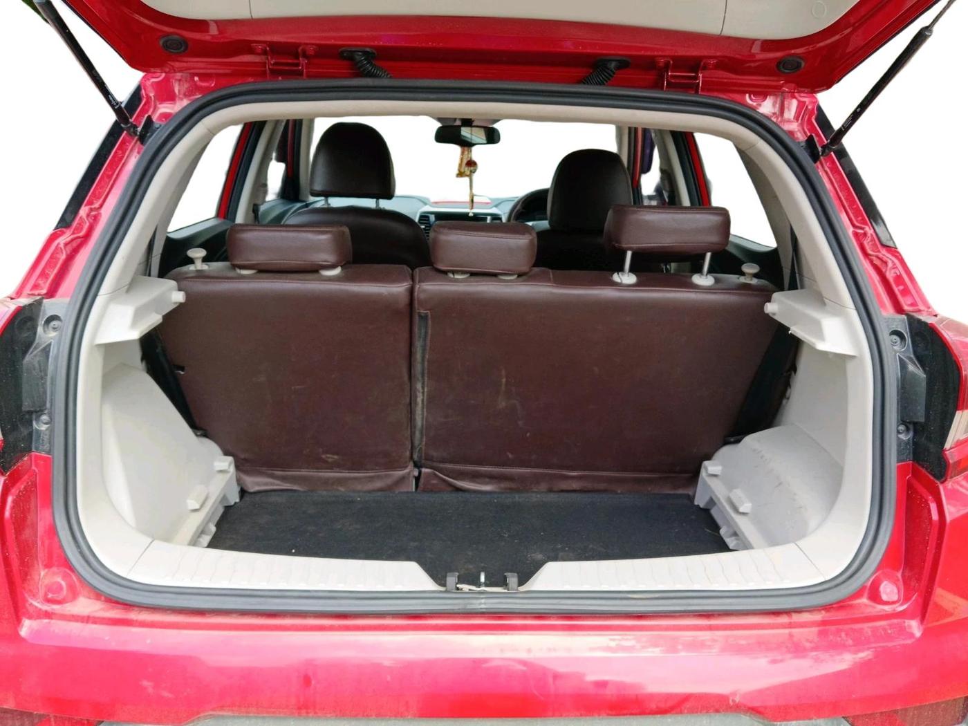 2022 Mahindra XUV300 W8 (O) 1.2 PETROL, Petrol, Manual, 1,03,298 km, exterior
