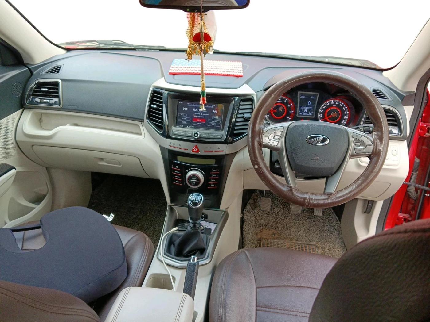 2022 Mahindra XUV300 W8 (O) 1.2 PETROL, Petrol, Manual, 1,03,298 km, interior