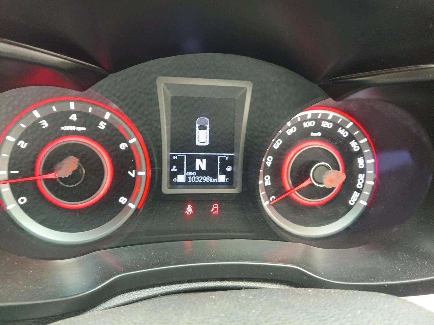 2022 Mahindra XUV300 W8 (O) 1.2 PETROL, Petrol, Manual, 1,03,298 km, interior