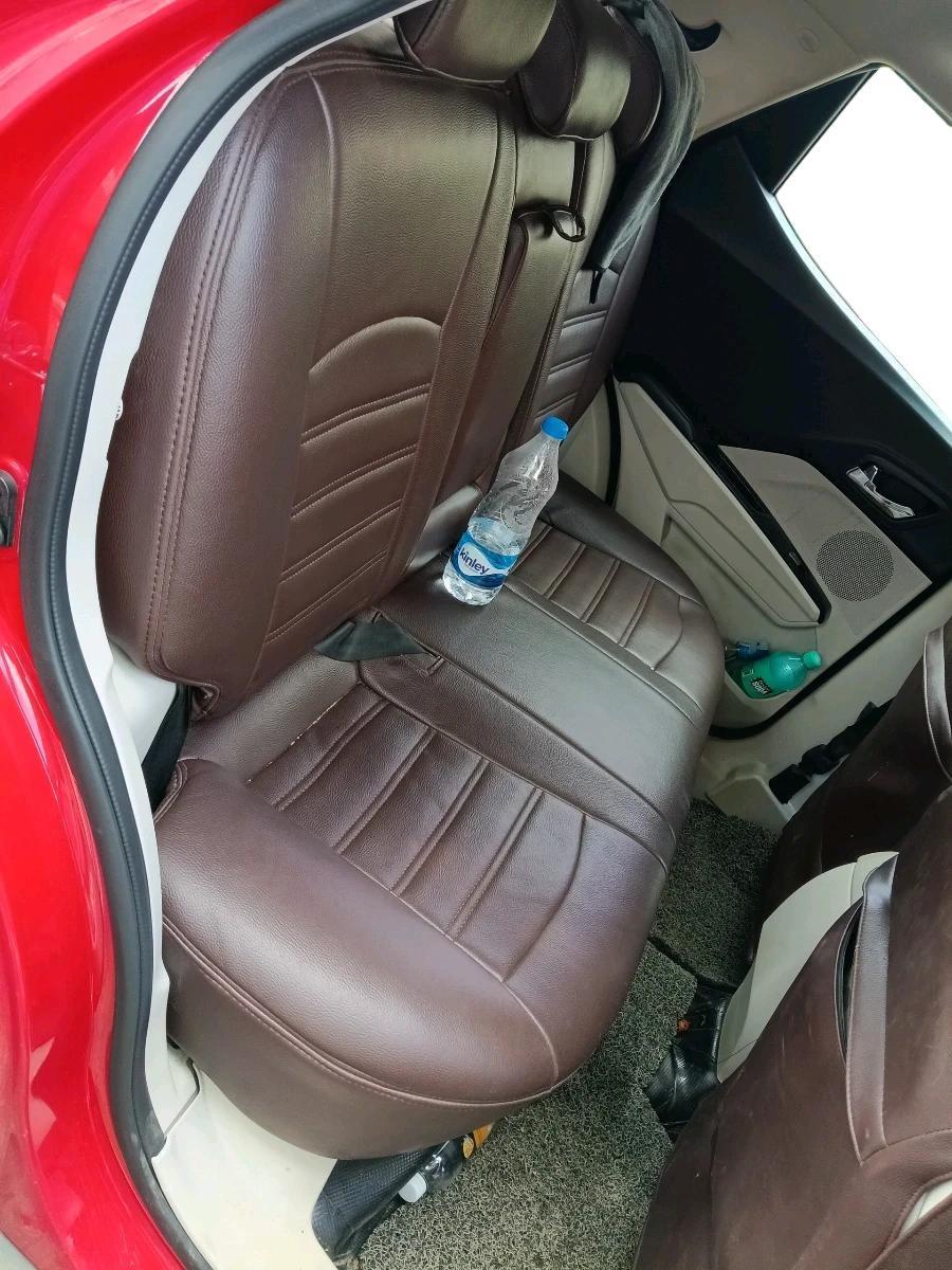 2022 Mahindra XUV300 W8 (O) 1.2 PETROL, Petrol, Manual, 1,03,298 km, interior