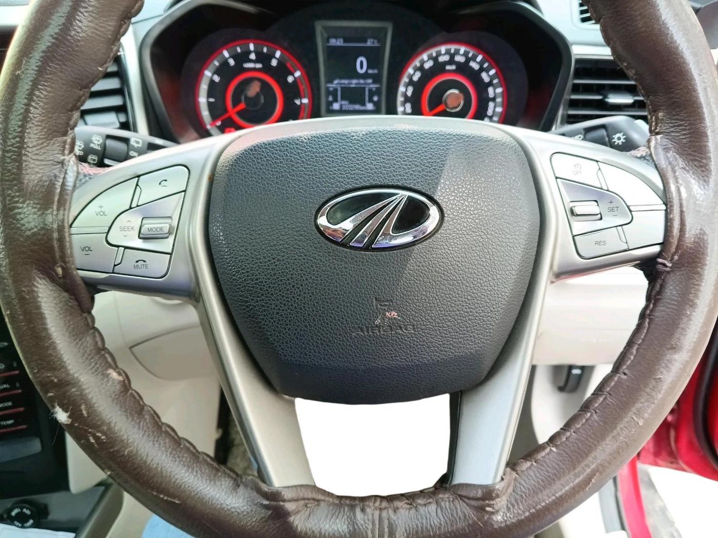 2022 Mahindra XUV300 W8 (O) 1.2 PETROL, Petrol, Manual, 1,03,298 km, interior