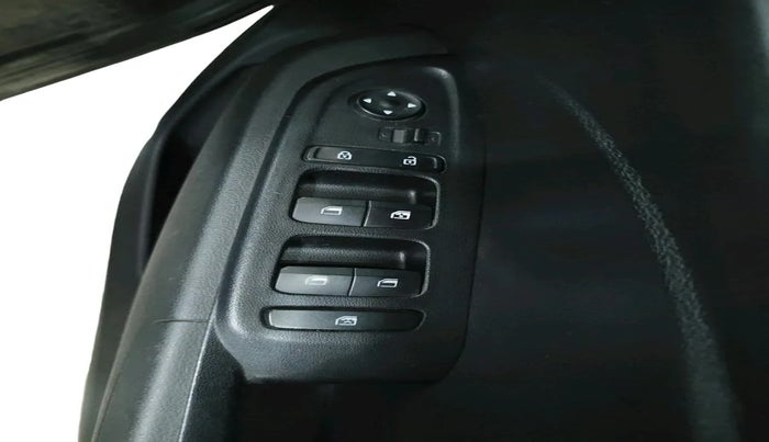 2020 Hyundai VENUE S 1.2, Petrol, Manual, 37,285 km, interior