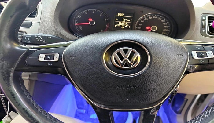 2017 Volkswagen Vento HIGHLINE 1.6 MPI, Petrol, Manual, 1,04,673 km, interior