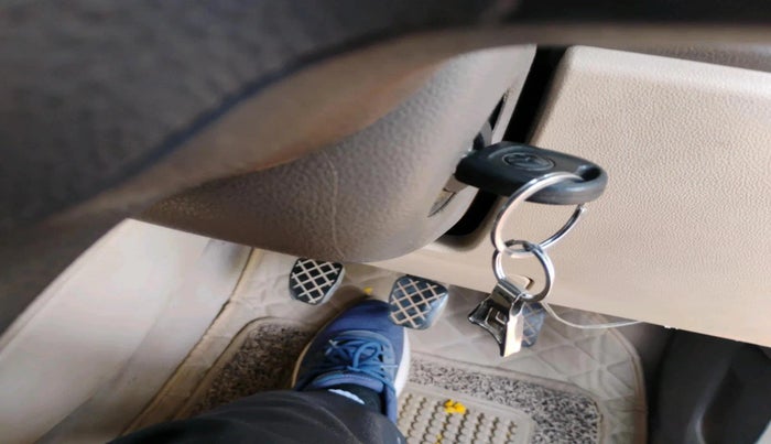 2010 Volkswagen Vento TRENDLINE 1.6, Petrol, Manual, 85,372 km, interior